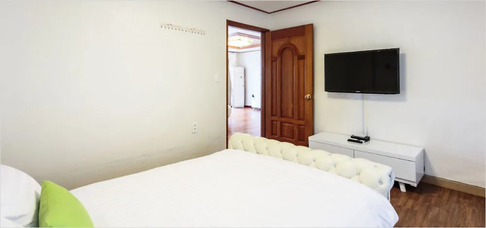 ** Hotel Yegeurina Pension Jeju South Korea